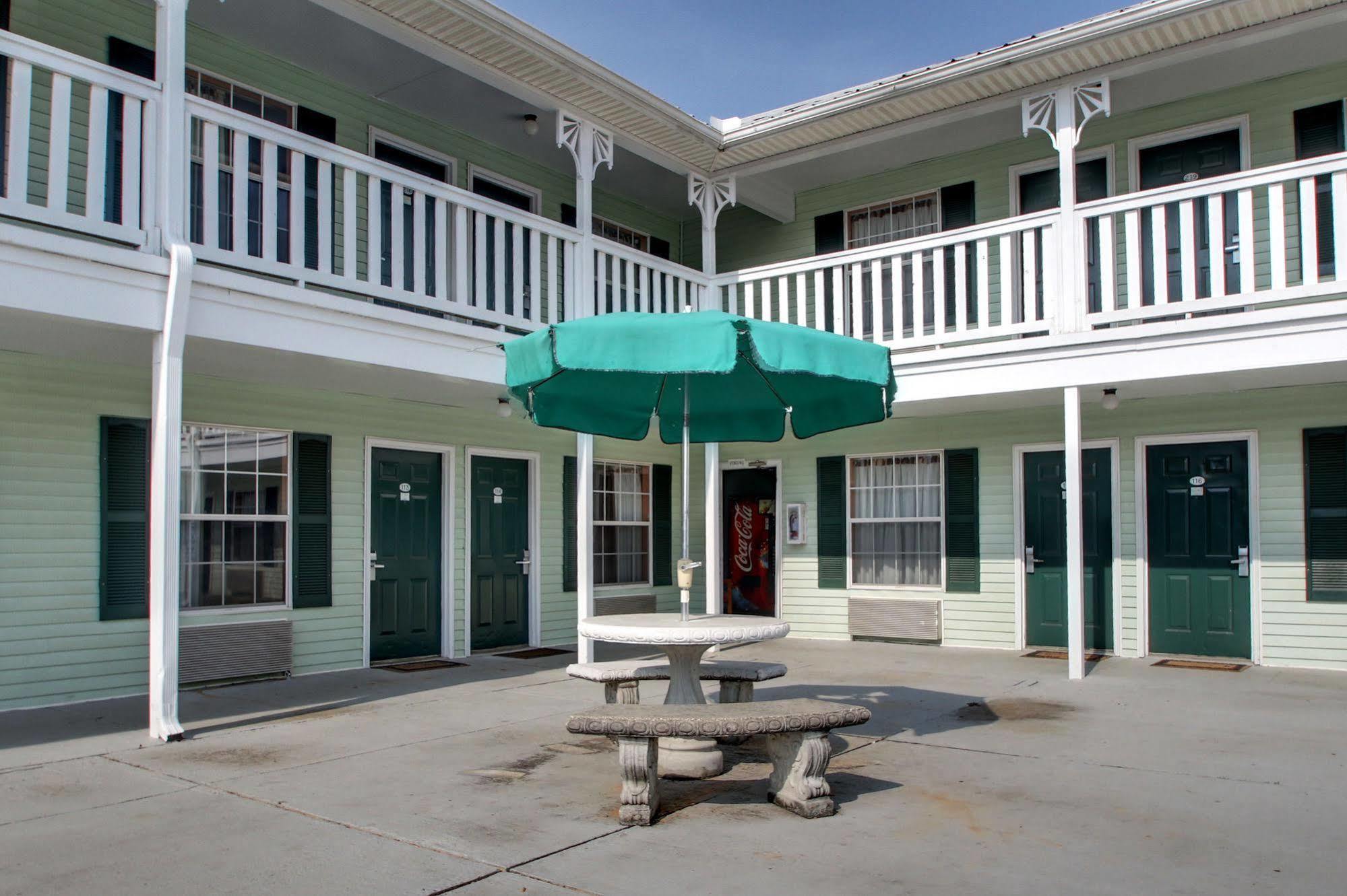 Key West Inn - Clanton Bagian luar foto